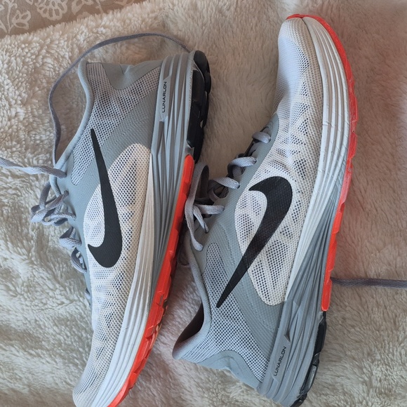 Nike Women's Gray and Orange Running Shoes GREAT CONDITION - Picture 4 of 8